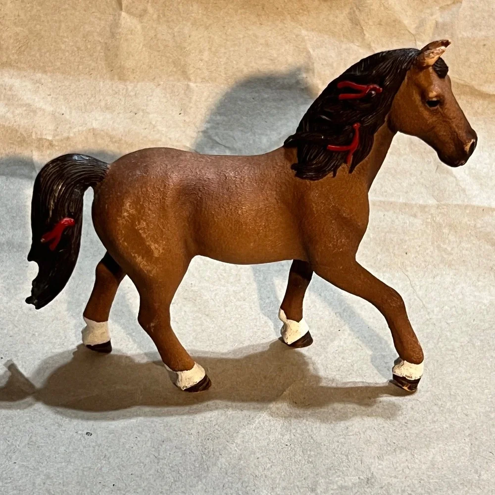 Schleich 2009 Mare‎ Horse Figurine Brown with Red Ribbons 13627